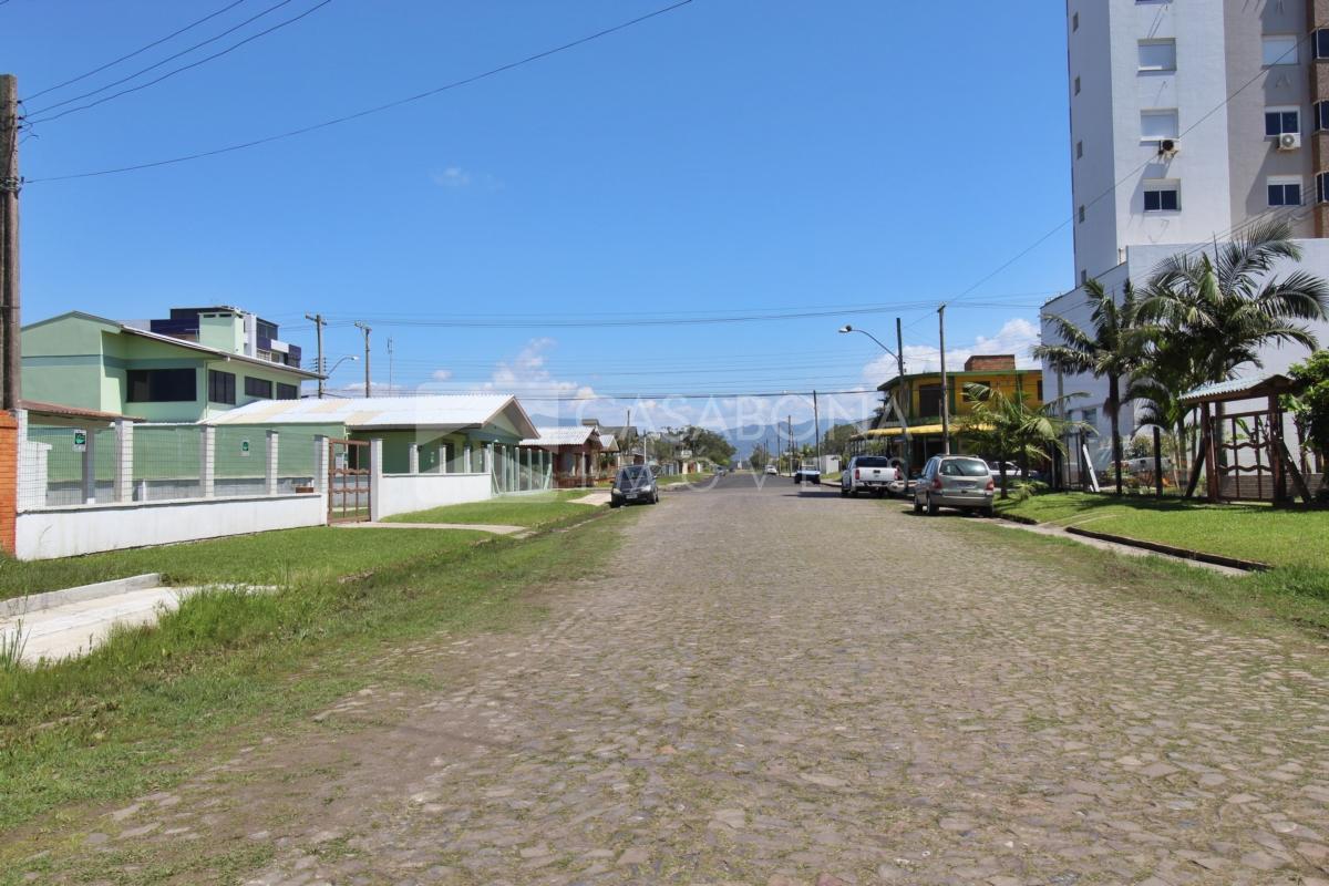 Casa de Esquina em Excelente Localização