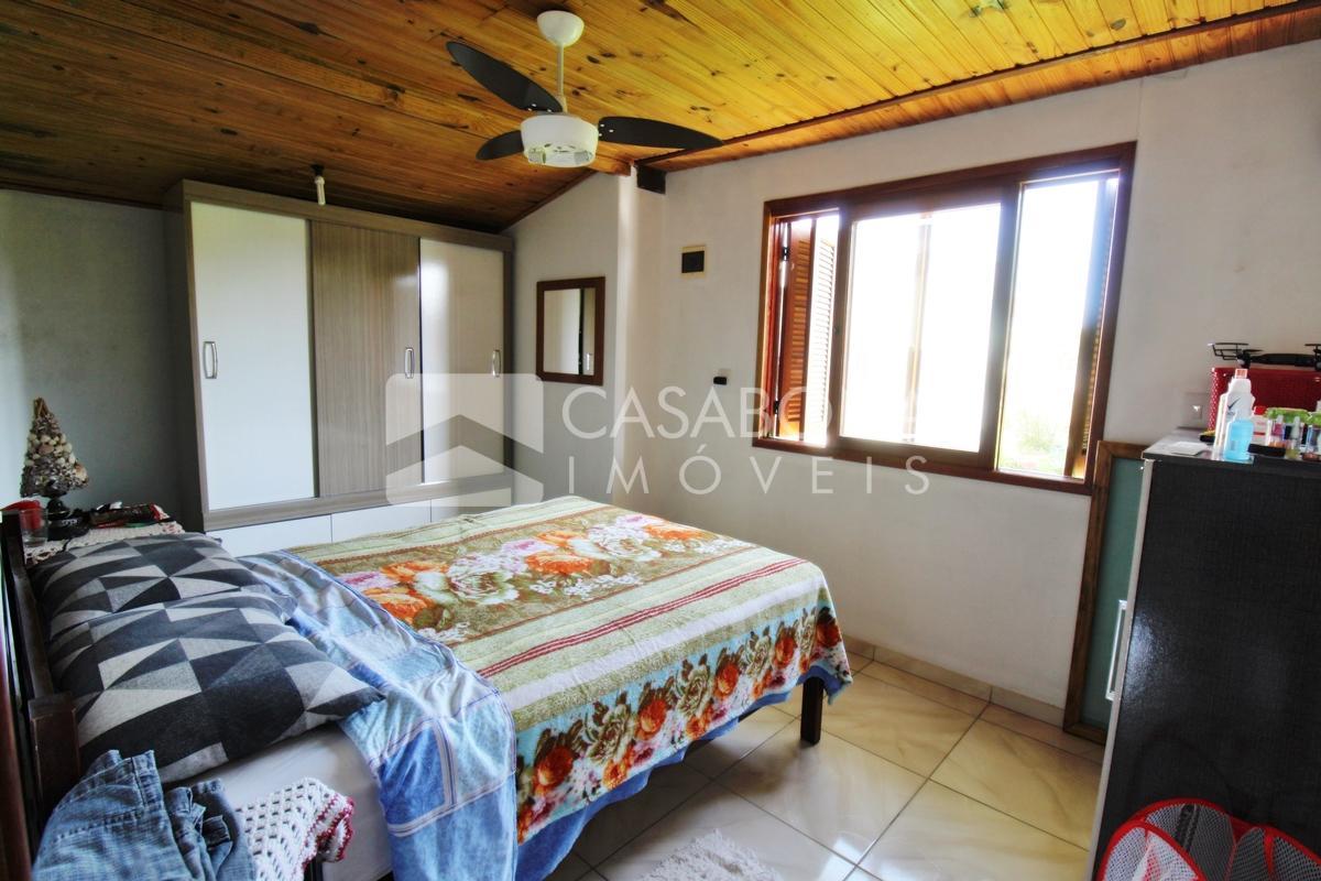 Duas Residências com Piscina em Terrenos Separados