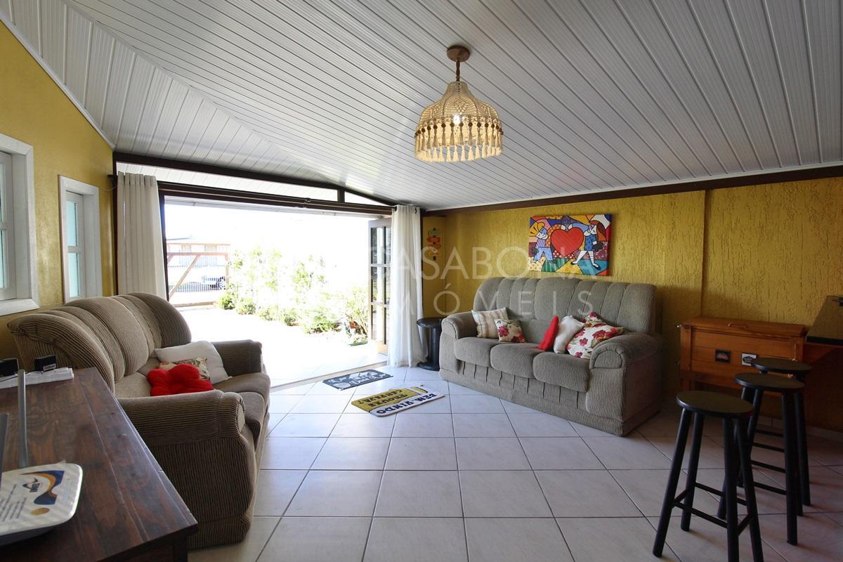 Casa com Piscina Próxima ao Mar: Pronta para Morar ou Veranear