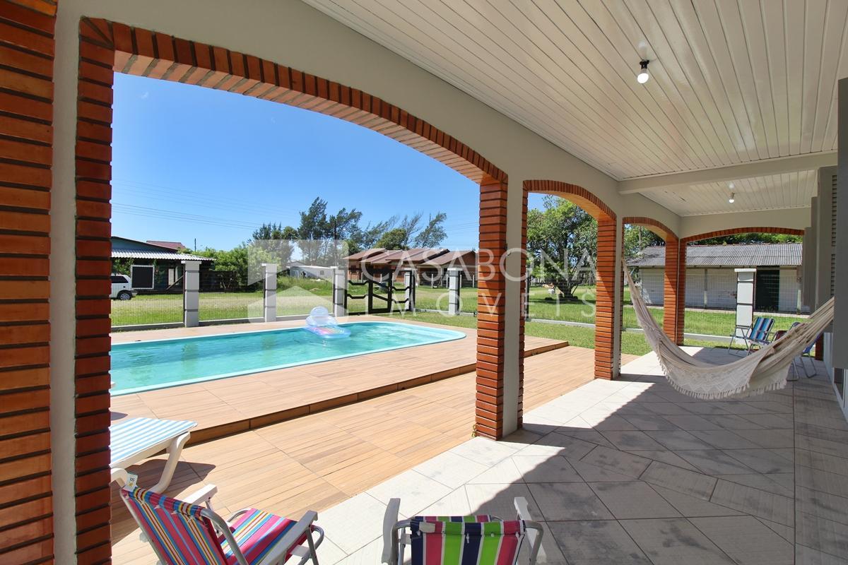 Encantadora Residência de Esquina com Piscina