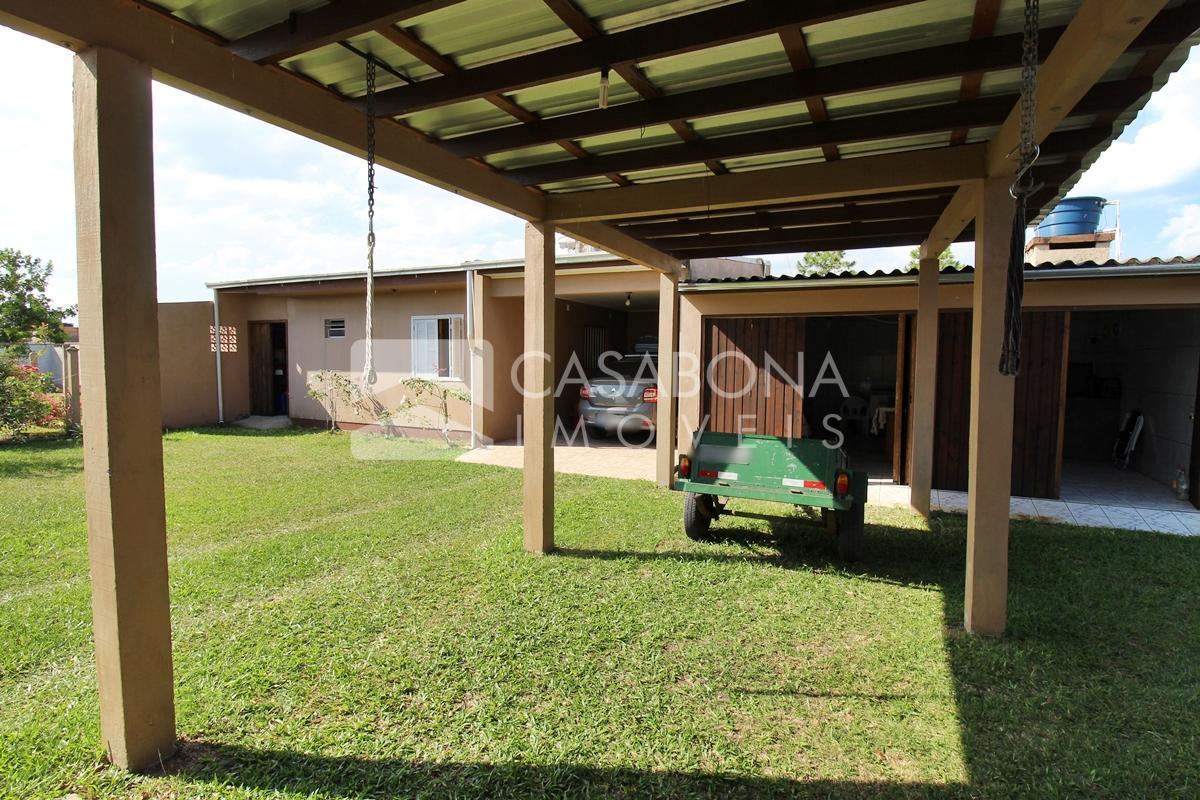 Duas Residências com Piscina em Terrenos Separados