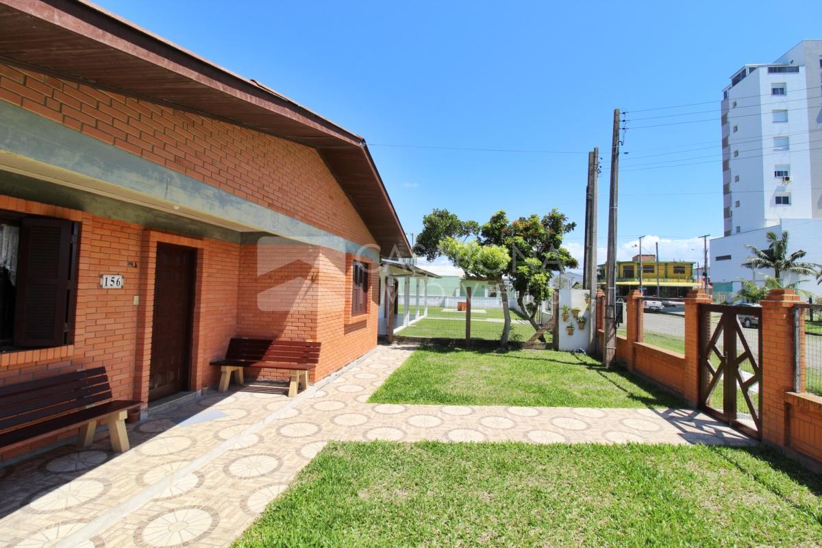 Casa de Esquina em Excelente Localização