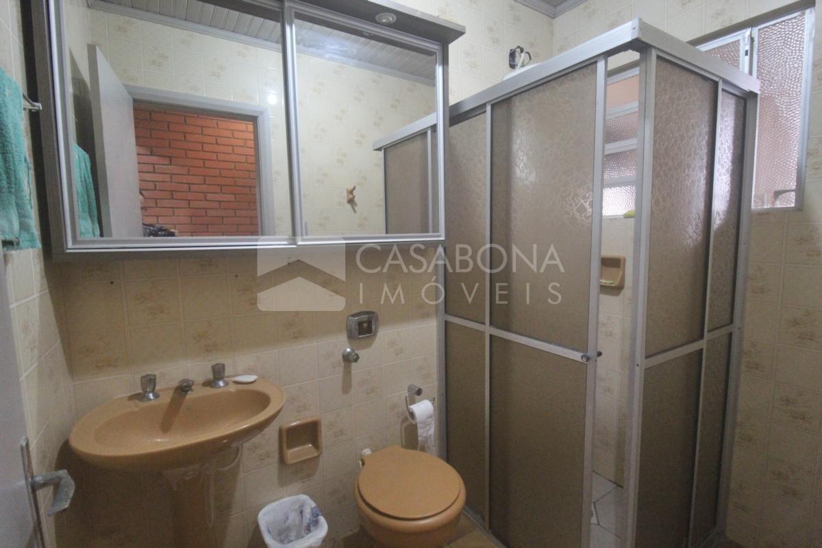 Casa de Esquina em Excelente Localização