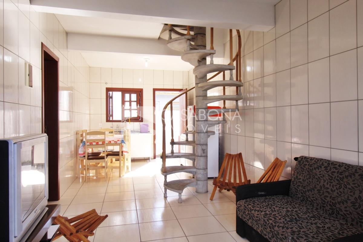 Sobrado a 100 Metros do Mar: Conforto e Localização Privilegiada