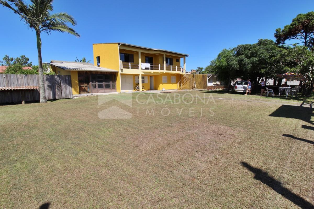 Oportunidade Imperdível: Residência com Terreno Amplo no Balneário Novo Arroio do Sal