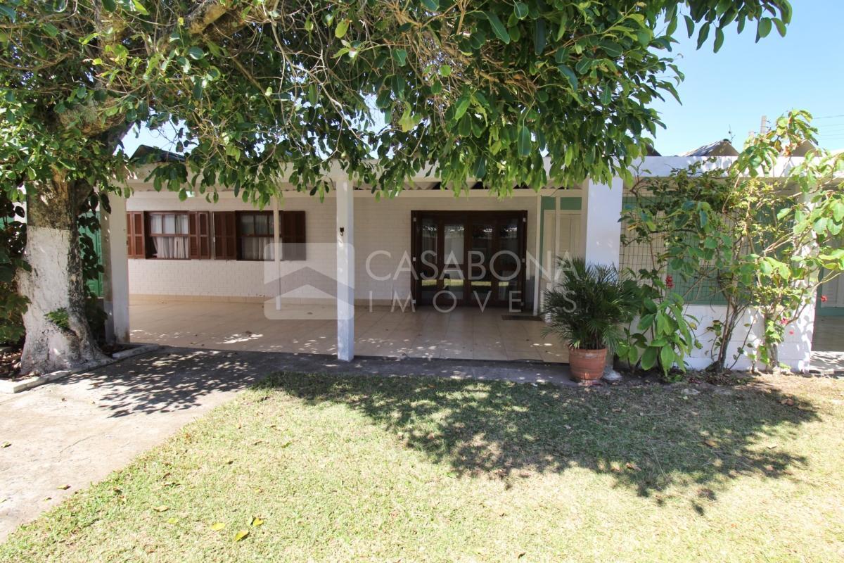 Charmosa Residência a Poucos Passos da Praia