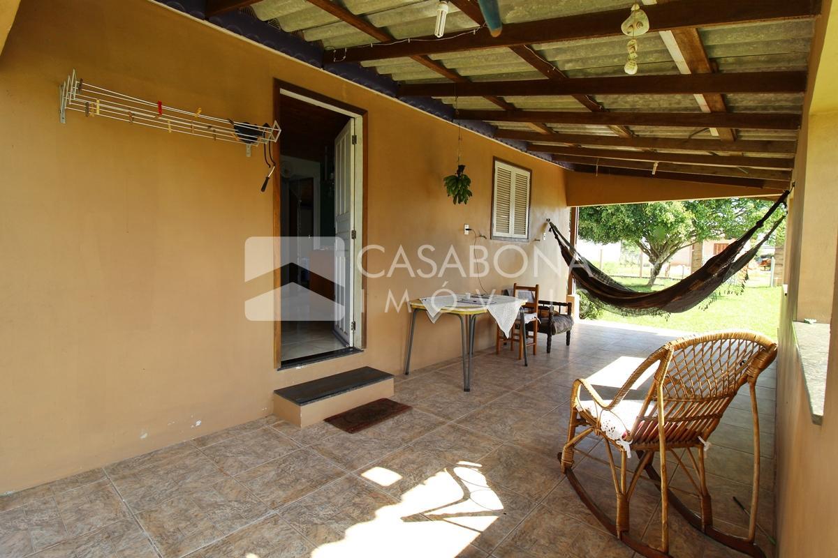 Duas Residências com Piscina em Terrenos Separados