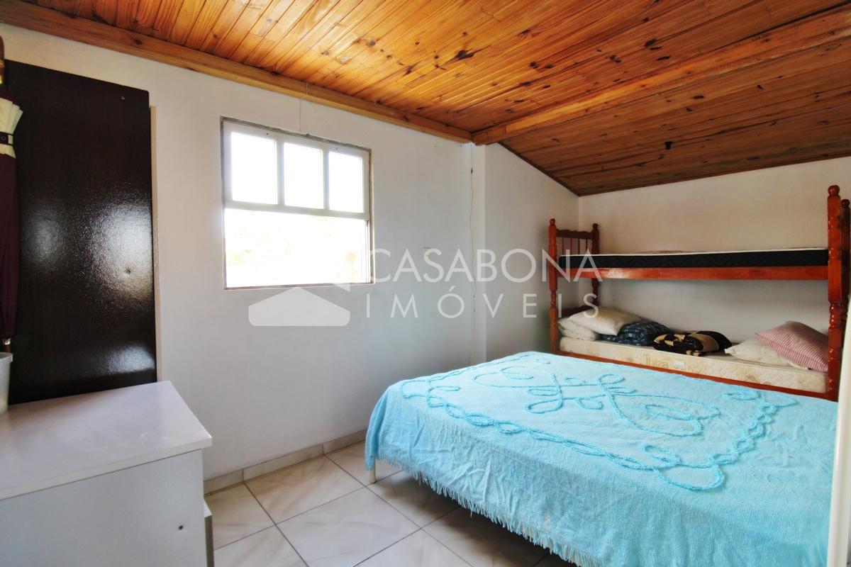 Duas Residências com Piscina em Terrenos Separados