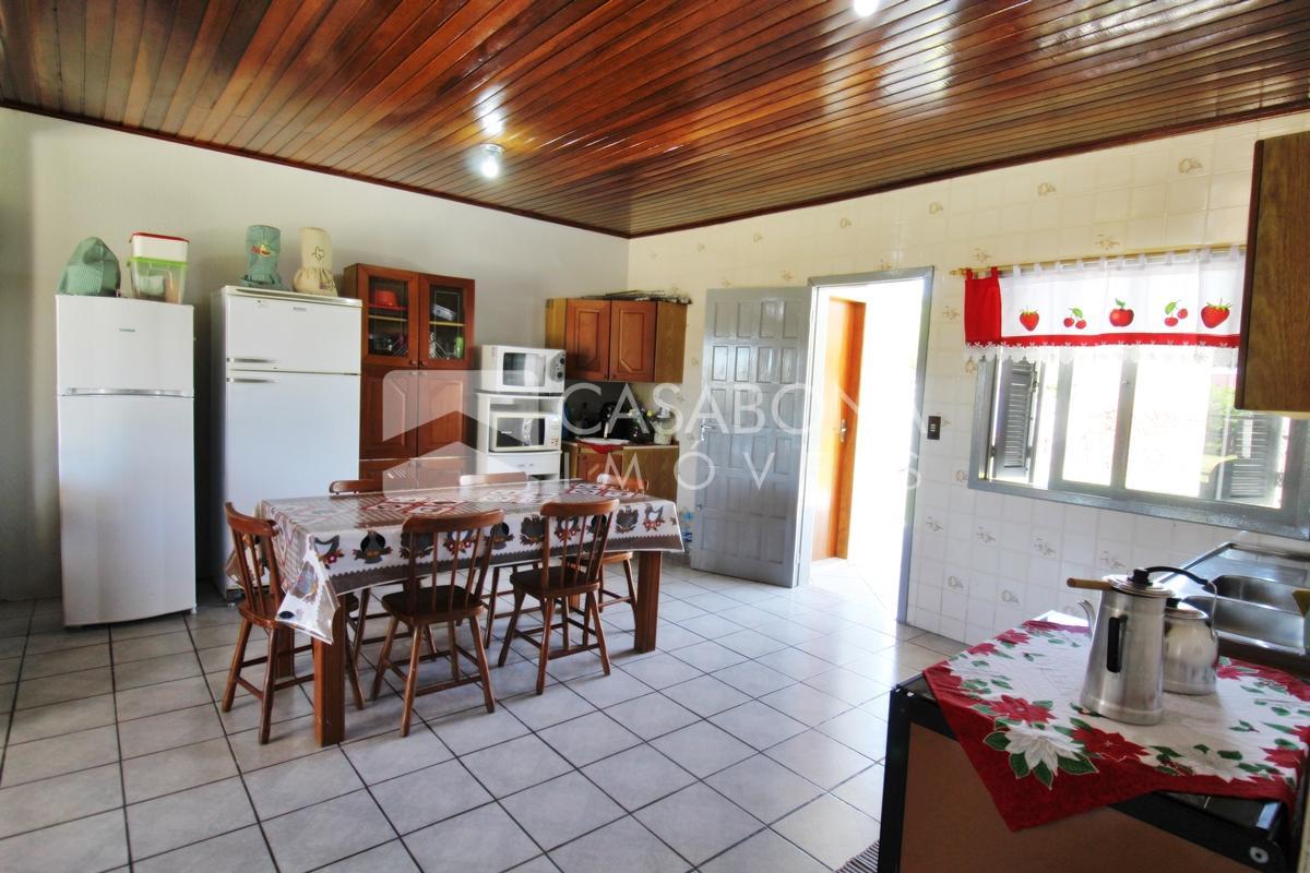 Encantadora Residência de Esquina com Piscina