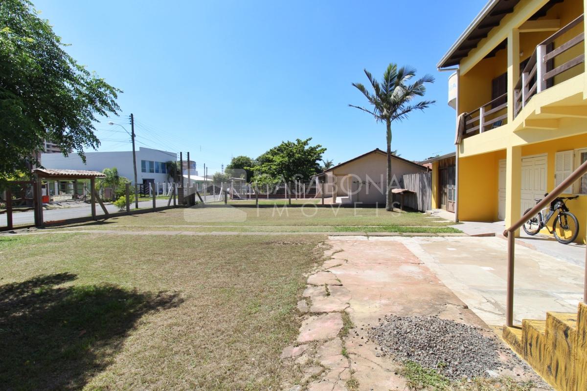 Oportunidade Imperdível: Residência com Terreno Amplo no Balneário Novo Arroio do Sal