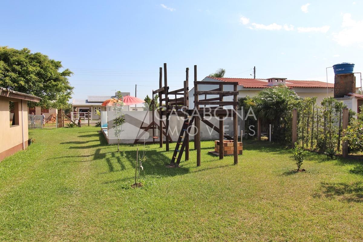 Duas Residências com Piscina em Terrenos Separados