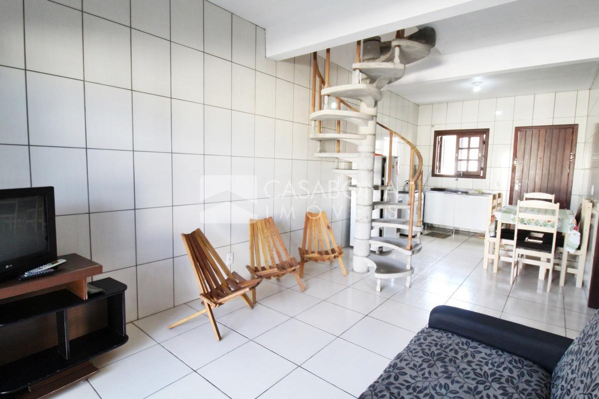 Sobrado a 100 Metros do Mar: Conforto e Localização Privilegiada