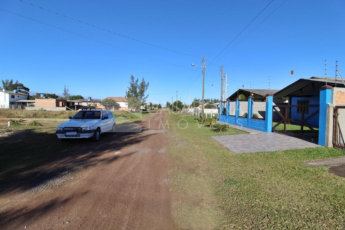 Casa com Piscina Próxima ao Mar: Pronta para Morar ou Veranear