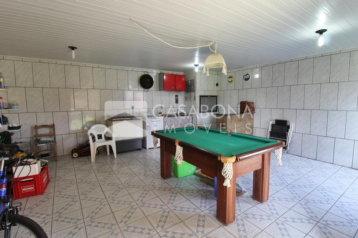 Duas Residências com Piscina em Terrenos Separados