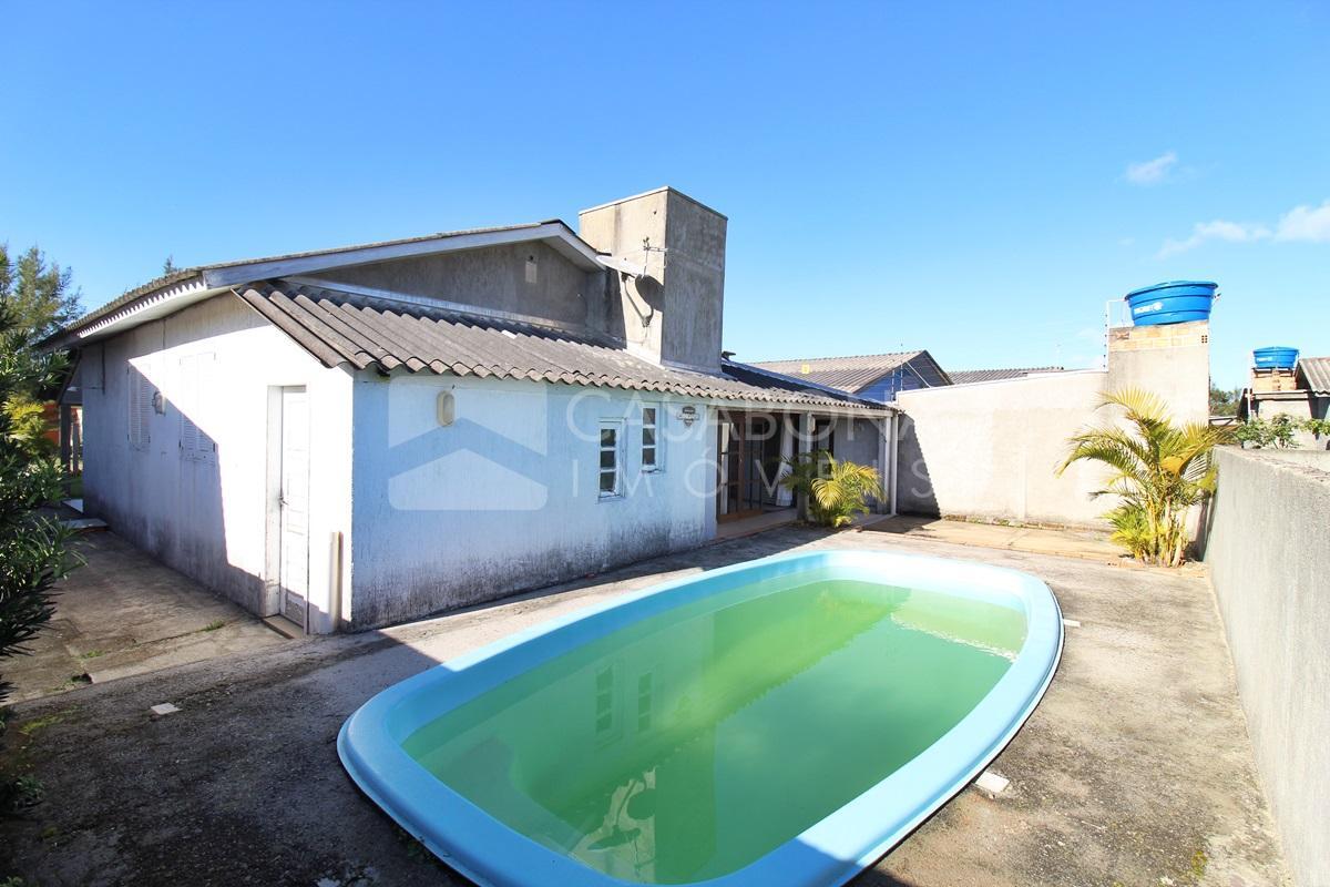 Casa com Piscina Próxima ao Mar: Pronta para Morar ou Veranear