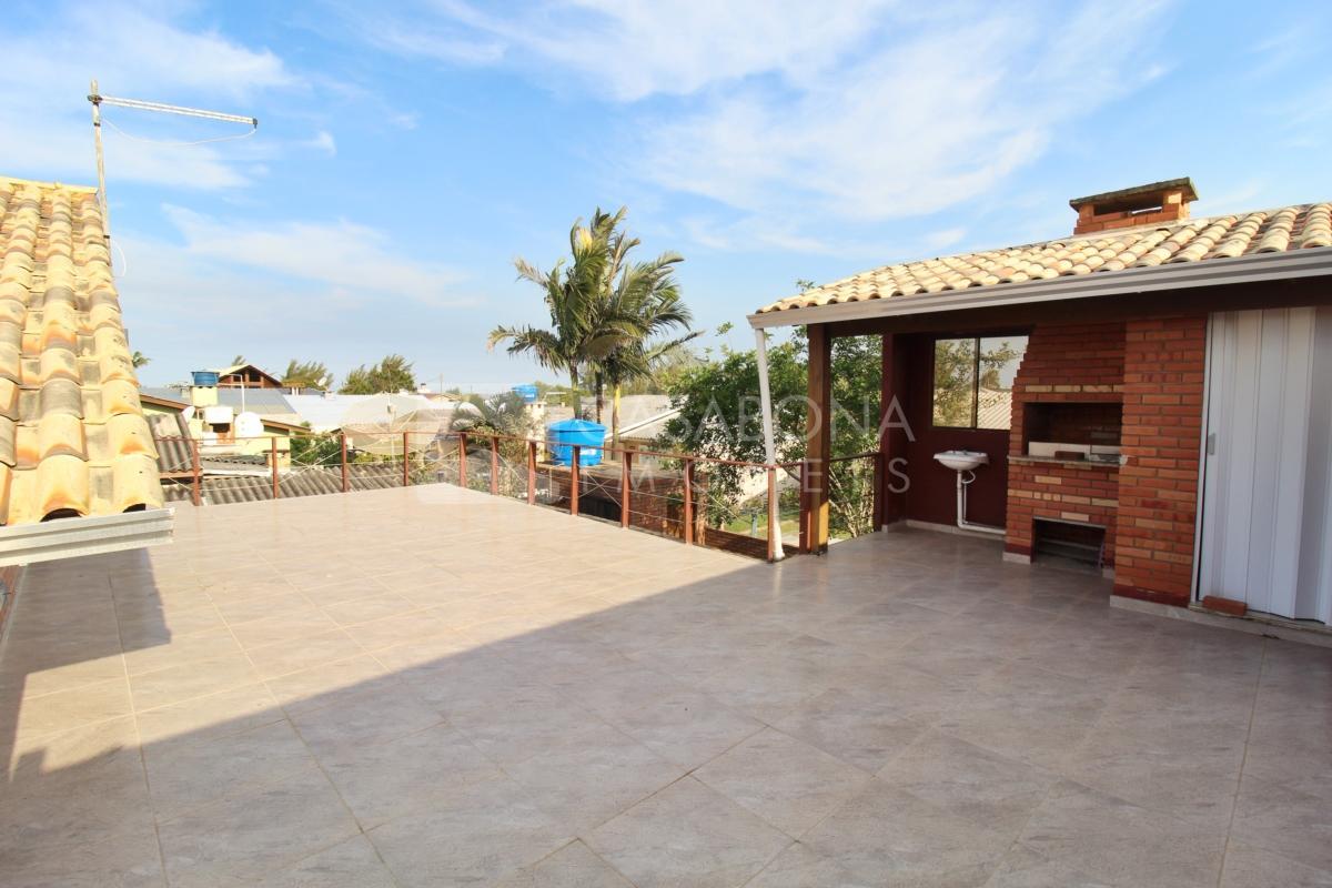 Excelente casa a apenas 200 metros do mar – Frente Norte