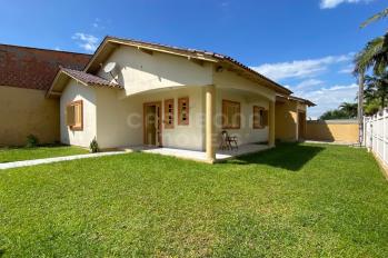 Imagem #1 do imóvel Ótima Casa de Esquina no Centro de Arroio do Sal – Perto do Mar!