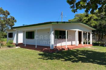 Imagem #1 do imóvel Refúgio à Beira-Mar: Linda Residência no Balneário Figueirinha