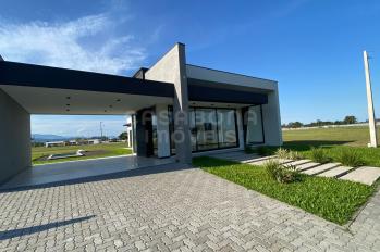 Imagem #1 do imóvel Casa nova de alto padrão em condomínio fechado com estrutura completa!