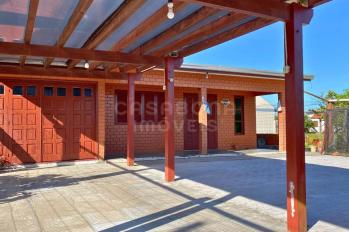 Imagem #1 do imóvel Residência Encantadora em Tijolo à Vista: Amplo Pátio e Proximidade do Mar