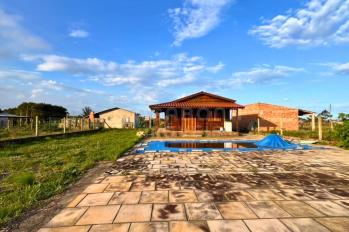 Imagem #2 do imóvel Casa de Madeira com Piscina e Suíte com Hidromassagem em Torres