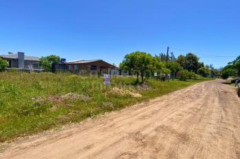 Imagem #3 do imóvel Terreno com ótima posição solar no Balneário Pérola, ideal para construir e investir!