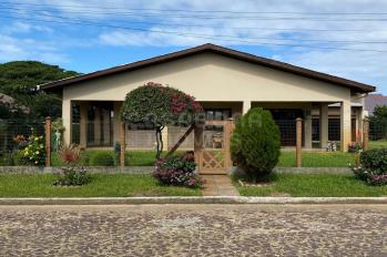 Imagem #1 do imóvel Excelente Casa à Venda em Torres - Bairro Paraíso