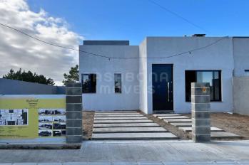 Imagem #1 do imóvel Casa nova com suíte no Tupancy – a poucos metros do mar