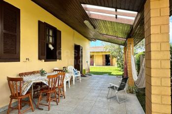 Imagem #3 do imóvel Ótima Oportunidade em Arroio do Sal: Duas Casas em Terreno Amplo