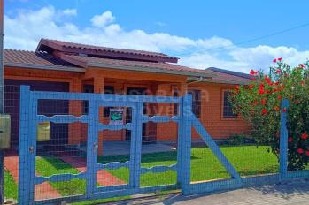 Imagem #3 do imóvel Casa térrea com amplo pátio e excelente localização em Areias Brancas