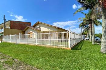 Imagem #2 do imóvel Ótima Casa de Esquina no Centro de Arroio do Sal – Perto do Mar!