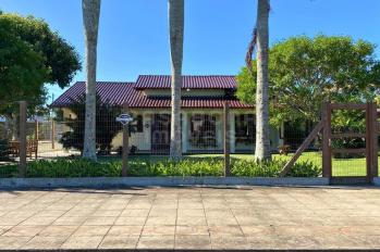 Imagem #3 do imóvel Casa de Esquina com Amplo Terreno e Piscina – Arroio do Sal