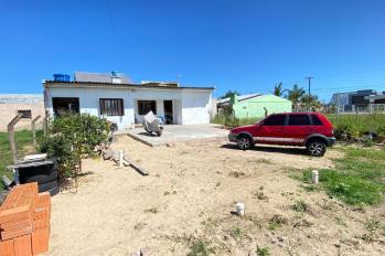 Imagem #3 do imóvel Casa Ampla com 3 Dormitórios e 1 Banheiro – Grande Potencial de Expansão