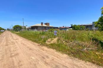 Imagem #2 do imóvel Terreno com ótima posição solar no Balneário Pérola, ideal para construir e investir!