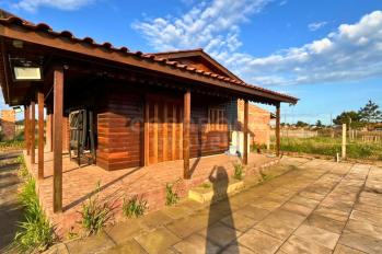 Imagem #1 do imóvel Casa de Madeira com Piscina e Suíte com Hidromassagem em Torres