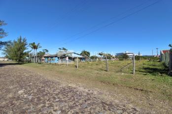 Imagem #2 do imóvel Dois Belos Lotes a 60 Metros da Praia: Ótimo Investimento com Posição Solar Frente Mar